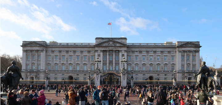 バッキンガム宮殿 ロンドンの観光地ガイド Tanks London